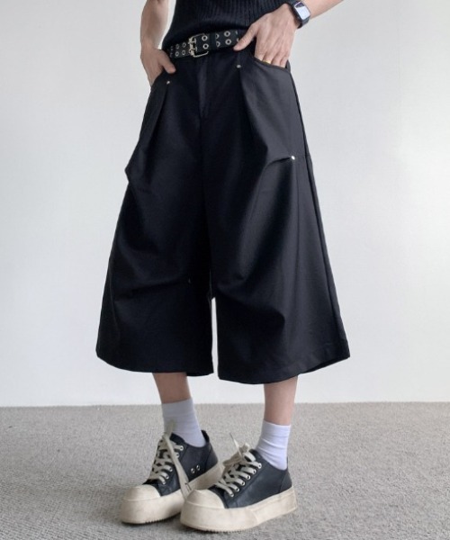 lilful(リルフル)の「【26年春夏新作】タックワイド七分丈スタッズハーフスラックス(スラックス・メンズ・グレー/ブラック・L/M)」の4枚目の写真