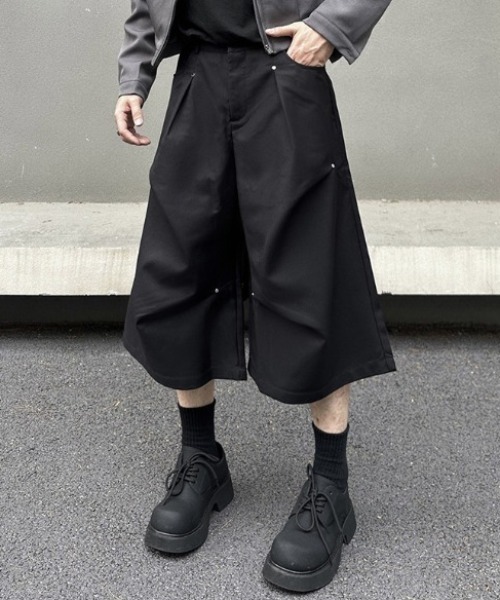 lilful(リルフル)の「【26年春夏新作】タックワイド七分丈スタッズハーフスラックス(スラックス・メンズ・グレー/ブラック・L/M)」の6枚目の写真