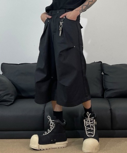lilful(リルフル)の「【26年春夏新作】タックワイド七分丈スタッズハーフスラックス(スラックス・メンズ・グレー/ブラック・L/M)」の3枚目の写真