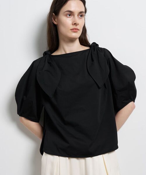 LANVIN en Bleu(ランバンオンブルー)の「ショルダーリボンカットソー(Tシャツ/カットソー・レディース・オフホワイト/ブラック・38)」の2枚目の写真