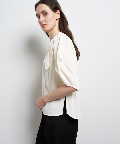 LANVIN en Bleu(ランバンオンブルー)の「ショルダーリボンカットソー(Tシャツ/カットソー・レディース・オフホワイト/ブラック・38)」の7枚目の写真