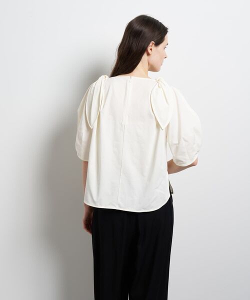 LANVIN en Bleu(ランバンオンブルー)の「ショルダーリボンカットソー(Tシャツ/カットソー・レディース・オフホワイト/ブラック・38)」の8枚目の写真