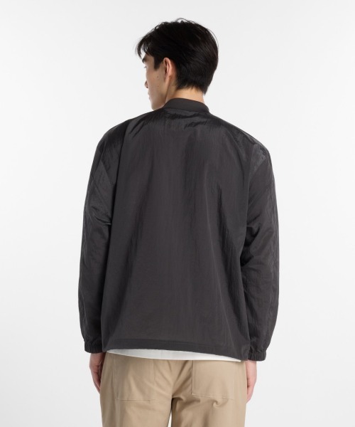 NEW BALANCE(ニューバランス)の「New Balance 大谷翔平 Signature Crinkle Nylon Jacket(ニューバランス 大谷翔平シグネチャークリンクルナイロンジャケット)(ナイロンジャケット・メンズ・グレー系/ブラック系・MEDIUM/LARGE/X-LARGE)」の4枚目の写真
