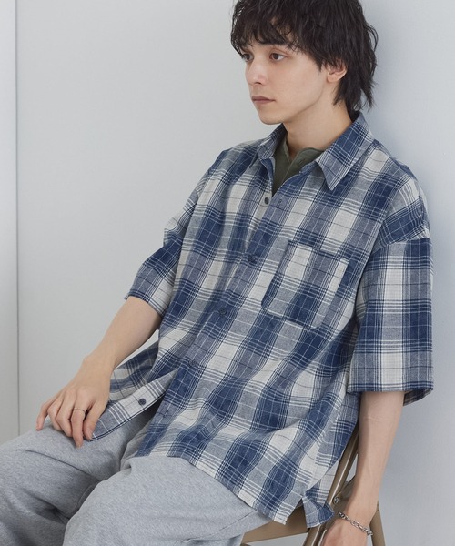 MONO-MART(モノマート)の「ヴィンテージ加工 オンブレチェック オーバーサイズ サイドスリット 半袖シャツ(シャツ/ブラウス・メンズ・ブラック/ブラウン/ホワイト/チャコール/ネイビー・S/M/L)」の21枚目の写真