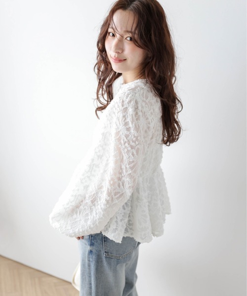 SUGAR BISKET(シュガービスケット)の「花柄ジャガードトトップス(Tシャツ/カットソー・レディース・ブラック/ホワイト・フリー)」の6枚目の写真