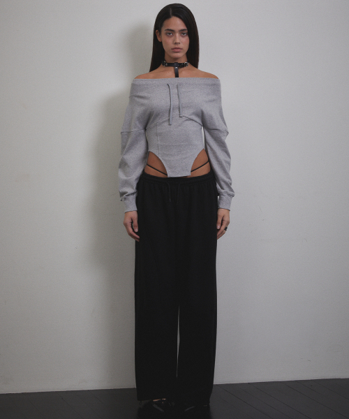 VOONT(ブント)の「Corset Off Shoulder Sweatshirt (GRAY)(スウェット・レディース・アッシュグレー・SMALL/MEDIUM)」の2枚目の写真
