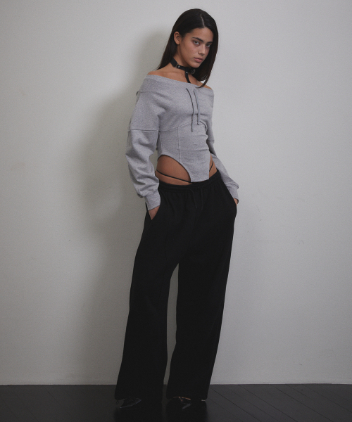 VOONT(ブント)の「Corset Off Shoulder Sweatshirt (GRAY)(スウェット・レディース・アッシュグレー・SMALL/MEDIUM)」の6枚目の写真
