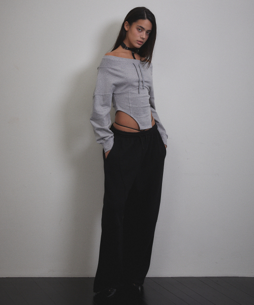 VOONT(ブント)の「Corset Off Shoulder Sweatshirt (GRAY)(スウェット・レディース・アッシュグレー・SMALL/MEDIUM)」の8枚目の写真