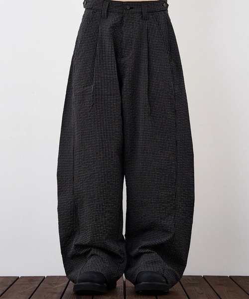 WESTBOY(ウエストボーイ)の「ユニセックス チェック ナイロン タックワイドパンツ WO26S6PT09(その他パンツ・メンズ・ブラック・XL/M/L)」の2枚目の写真