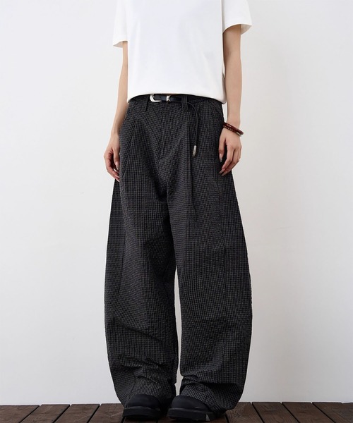 WESTBOY(ウエストボーイ)の「ユニセックス チェック ナイロン タックワイドパンツ WO26S6PT09(その他パンツ・メンズ・ブラック・XL/M/L)」の3枚目の写真