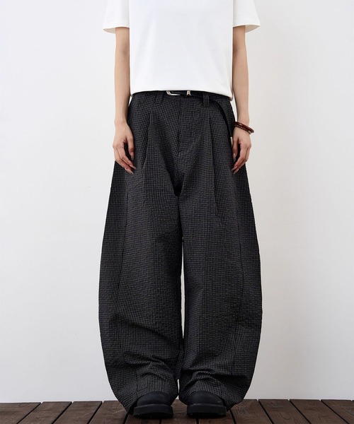 WESTBOY(ウエストボーイ)の「ユニセックス チェック ナイロン タックワイドパンツ WO26S6PT09(その他パンツ・メンズ・ブラック・XL/M/L)」の4枚目の写真