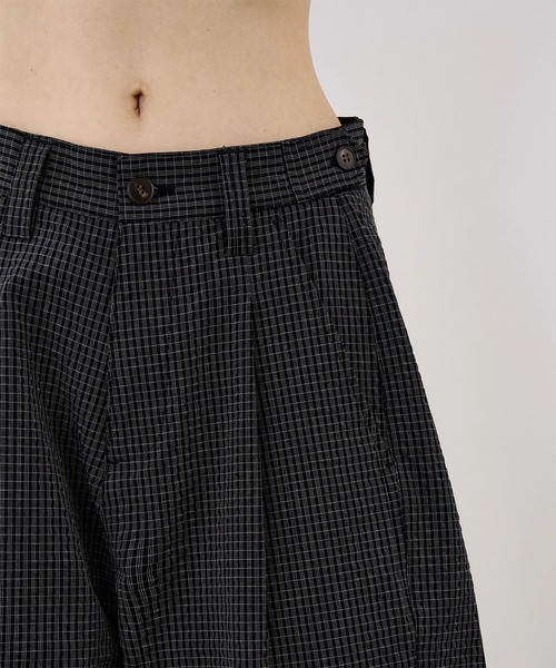 WESTBOY(ウエストボーイ)の「ユニセックス チェック ナイロン タックワイドパンツ WO26S6PT09(その他パンツ・メンズ・ブラック・XL/M/L)」の5枚目の写真