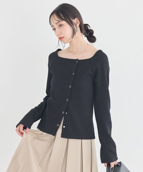 earth music&ecology(アースミュージックアンドエコロジー)の「アシメ釦ツイストテレコカットソー(カーディガン/ボレロ・レディース・ベージュ/アイボリー/ブラック・FREE)」の11枚目の写真