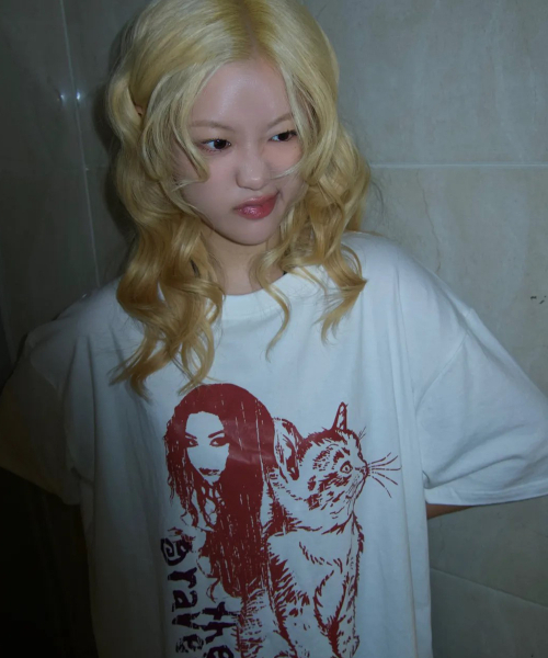 GRAVER（グレーバー）の「[ユニセックス]キャットガール半袖Tシャツ_3カラー（Tシャツ/カットソー・レディース・ホワイト/チャコールグレー/ベージュ・SMALL/MEDIUM/LARGE/X-LARGE）」の8枚目の写真