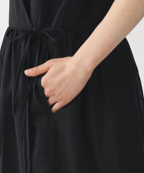 無印良品(ムジルシリョウヒン)の「婦人 強撚 シアーカシュクールワンピース(ワンピース・レディース・ブラック/ダークグリーン/ベージュ・S/M/L/XL)」の9枚目の写真