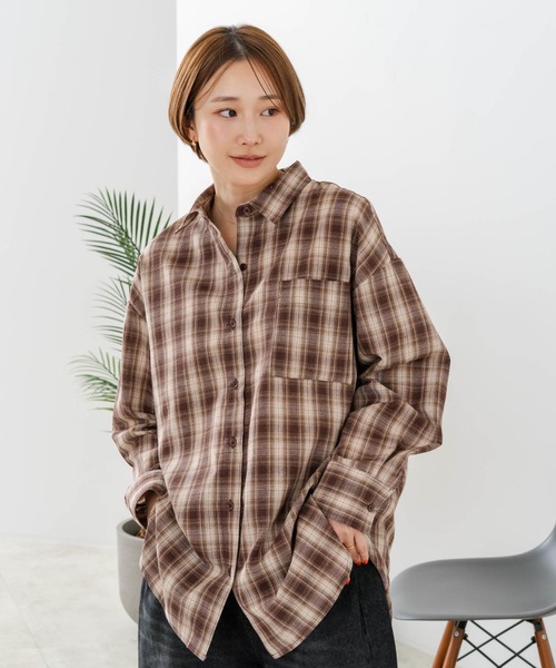 fort point(フォーポイント)の「【C-FORT POINT/フォートポイント】【長めの丈感で腰回りカバー】ベーシックチェックシャツ レギュラーカラー ゆったりシルエット チェック柄 長袖 定番 カジュアル(シャツ/ブラウス・レディース・ネイビー/ベージュ/ブラウン/グレー/ブラック・FREE)」の7枚目の写真