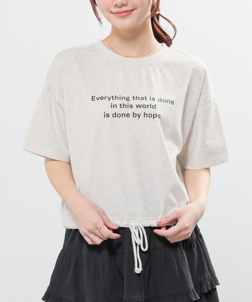 Honeys(ハニーズ)の「【ハニさら・接触冷感・UVカット】裾ドロストTシャツ(Tシャツ/カットソー・レディース・オートミール/グリーン/レッド/ブラック・L/M/S/SS)」の3枚目の写真