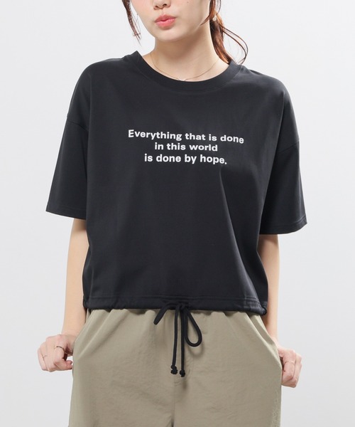 Honeys(ハニーズ)の「【ハニさら・接触冷感・UVカット】裾ドロストTシャツ(Tシャツ/カットソー・レディース・オートミール/グリーン/レッド/ブラック・L/M/S/SS)」の2枚目の写真