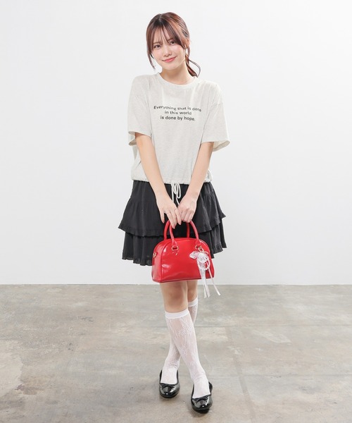 Honeys(ハニーズ)の「【ハニさら・接触冷感・UVカット】裾ドロストTシャツ(Tシャツ/カットソー・レディース・オートミール/グリーン/レッド/ブラック・L/M/S/SS)」の6枚目の写真