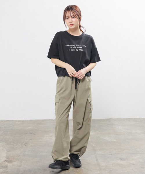 Honeys(ハニーズ)の「【ハニさら・接触冷感・UVカット】裾ドロストTシャツ(Tシャツ/カットソー・レディース・オートミール/グリーン/レッド/ブラック・L/M/S/SS)」の9枚目の写真