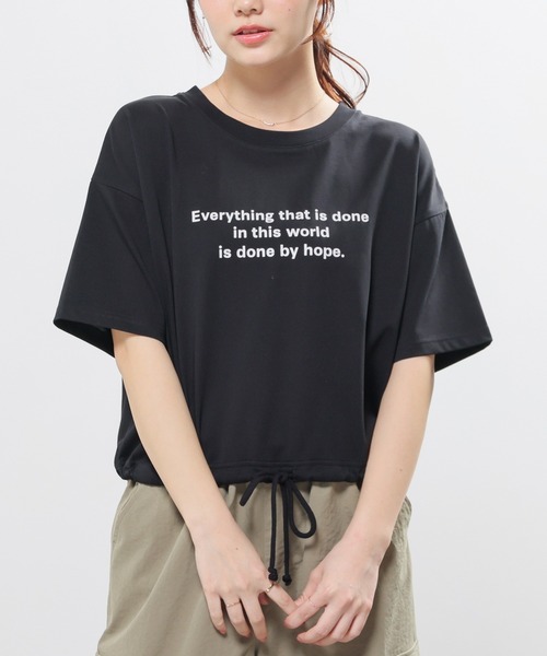 Honeys(ハニーズ)の「【ハニさら・接触冷感・UVカット】裾ドロストTシャツ(Tシャツ/カットソー・レディース・オートミール/グリーン/レッド/ブラック・L/M/S/SS)」の10枚目の写真