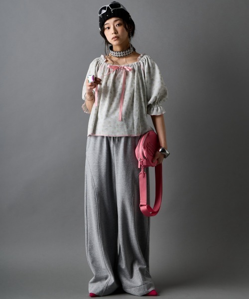 GEVS.(ジェイヴィス)の「ワッフル花柄プリントパフスリーブカットソー<大きいサイズ有>GEVS.(Tシャツ/カットソー・レディース・ライトグレー系/ネイビー系・3L/LL/L/M/5L/4L)」の6枚目の写真