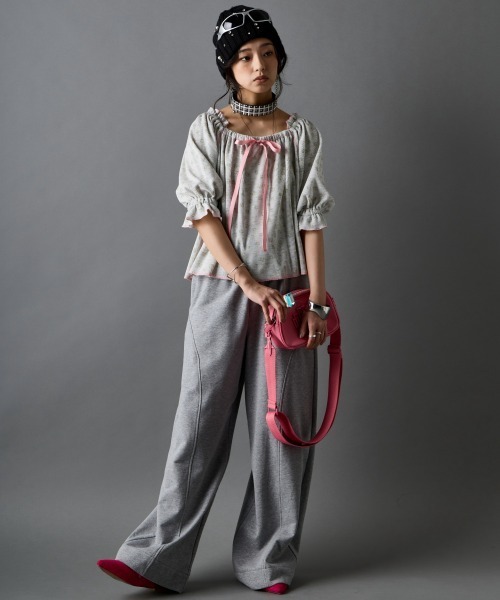 GEVS.(ジェイヴィス)の「ワッフル花柄プリントパフスリーブカットソー<大きいサイズ有>GEVS.(Tシャツ/カットソー・レディース・ライトグレー系/ネイビー系・3L/LL/L/M/5L/4L)」の4枚目の写真