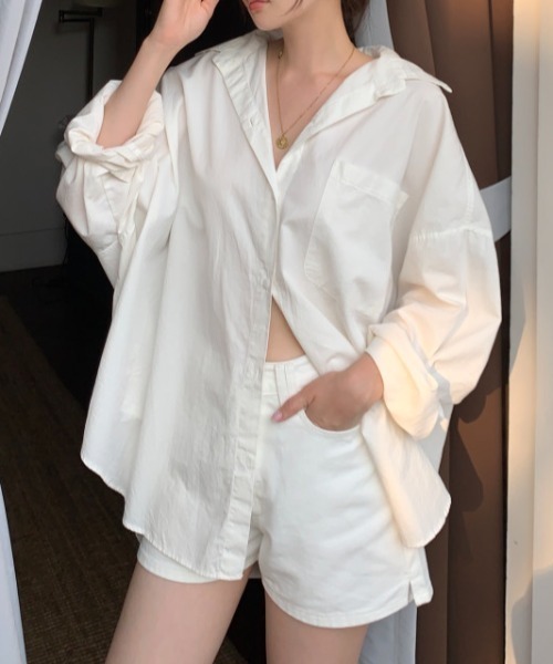Aelina(エリナ)の「リラックス長袖シャツ(シャツ/ブラウス・レディース・ホワイト/ネイビー・FREE)」の2枚目の写真