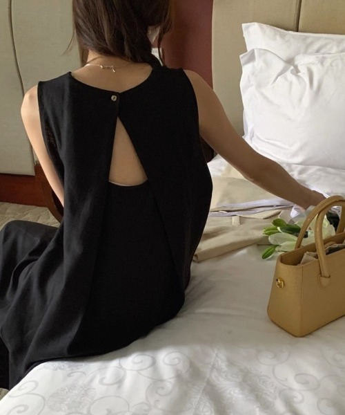 SallyLunn(サリーラン)の「バックアクセント ノースリーブワンピース(ワンピース・レディース・ライトベージュ/ブラック・MEDIUM/LARGE)」の2枚目の写真