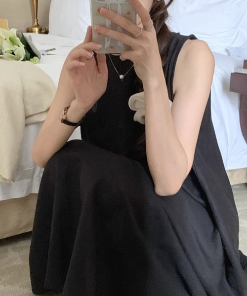 SallyLunn(サリーラン)の「バックアクセント ノースリーブワンピース(ワンピース・レディース・ライトベージュ/ブラック・MEDIUM/LARGE)」の21枚目の写真
