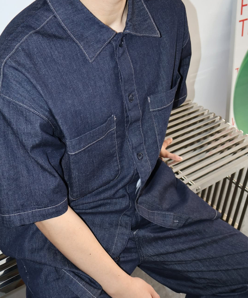 MINDBRIDGE（マインドブリッジ）の「[COUTURE]ノンフェードデニムオーバーサイズ半袖シャツ（シャツ/ブラウス・メンズ・インディゴブルー・95/100/105/110）」の4枚目の写真