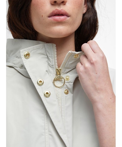 Barbour（バブアー）の「Mae シャワープルーフ ノンワックス ジャケット（レディース）（その他アウター・レディース・ブラック/ライトベージュ/オリーブ・8/10）」の8枚目の写真