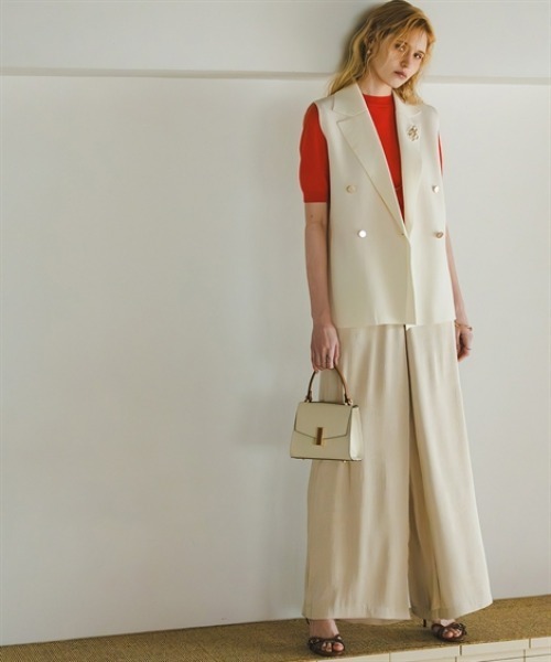 Maison INNESS（メゾンアイネス）の「スポンジヤーン テーラードニット（ハンガー干し・毛玉になりにくい）＜大きいサイズ有＞（ベスト・レディース・ブラック/オフホワイト・4L/3L/LL/L/M/S/5L）」の4枚目の写真