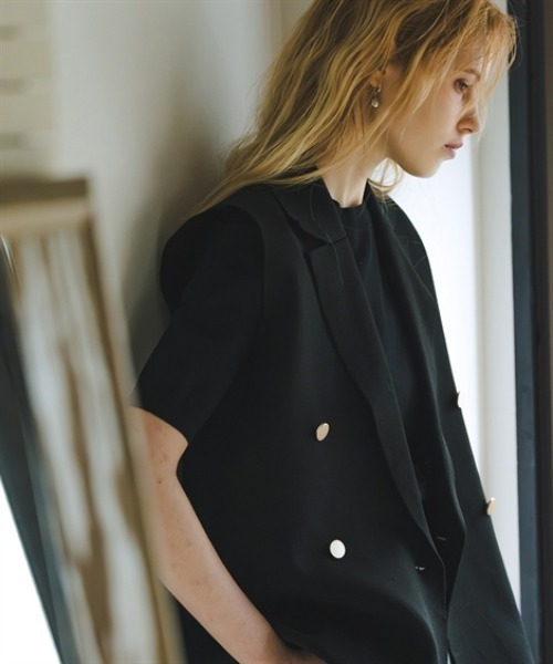 Maison INNESS（メゾンアイネス）の「スポンジヤーン テーラードニット（ハンガー干し・毛玉になりにくい）＜大きいサイズ有＞（ベスト・レディース・ブラック/オフホワイト・4L/3L/LL/L/M/S/5L）」の10枚目の写真