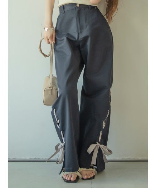 LILY BROWN(リリーブラウン)の「レースアップリボンカーゴパンツ(その他パンツ・レディース・カーキ/ベージュ/ネイビー・0/1)」の1枚目の写真