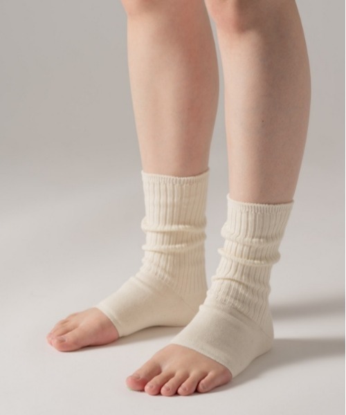 The Role design(ザロールデザイン)の「【 The Role design / ザ・ロールデザイン 】 HEEL RIB LEGGINGS WOMENS / ヒールリブレギンス ウィメンズ(ソックス/靴下・レディース・ピンク/ベージュ/アイボリー・FREE)」の4枚目の写真
