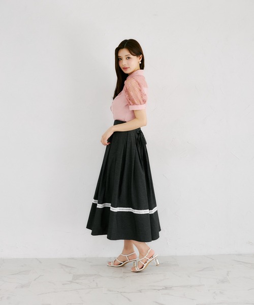 tocco closet(トッコ クローゼット)の「裾レース装飾バックレースアップタックボリュームフレアデニムスカート(スカート・レディース・ブラック/インディゴブルー・M)」の4枚目の写真