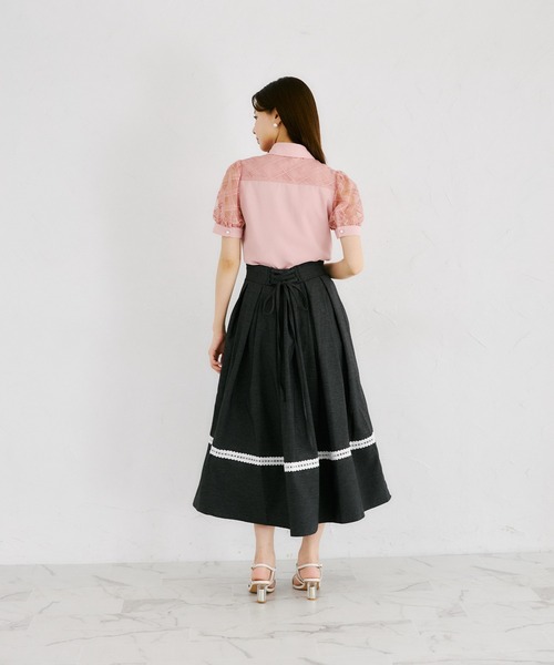 tocco closet(トッコ クローゼット)の「裾レース装飾バックレースアップタックボリュームフレアデニムスカート(スカート・レディース・ブラック/インディゴブルー・M)」の5枚目の写真
