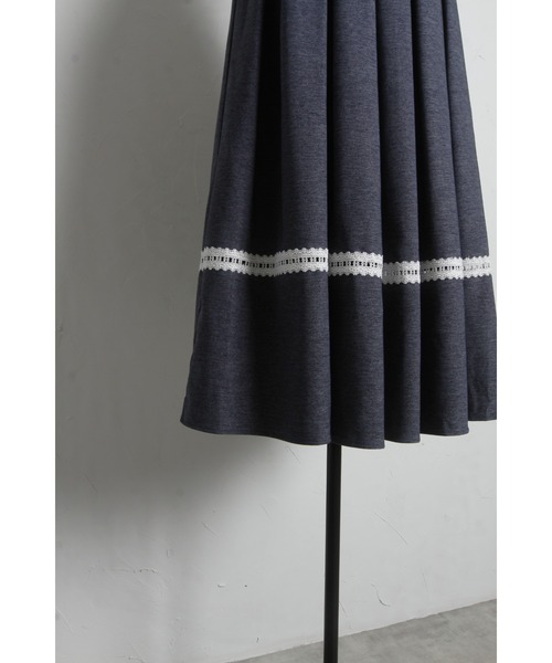 tocco closet(トッコ クローゼット)の「裾レース装飾バックレースアップタックボリュームフレアデニムスカート(スカート・レディース・ブラック/インディゴブルー・M)」の20枚目の写真