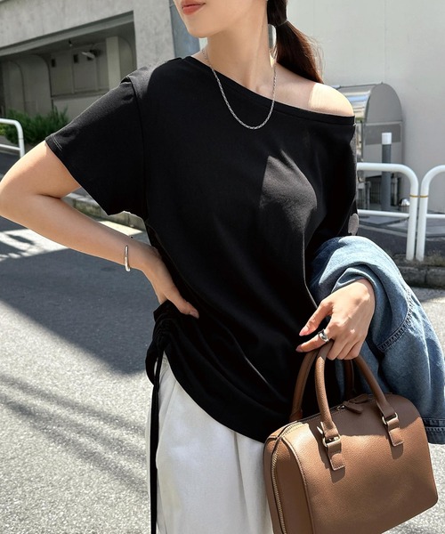 andme(アンドミー)の「サイドギャザーリボン半袖トップス(Tシャツ/カットソー・レディース・ブラック/ブラウン/オフホワイト・M)」の13枚目の写真