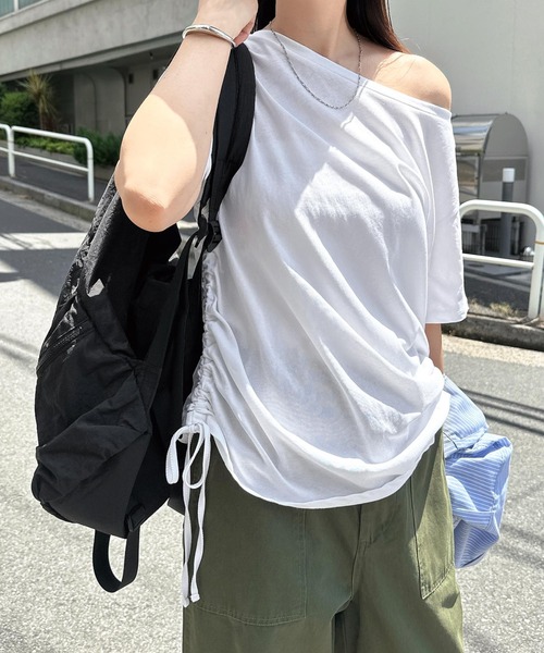 andme(アンドミー)の「サイドギャザーリボン半袖トップス(Tシャツ/カットソー・レディース・ブラック/ブラウン/オフホワイト・M)」の4枚目の写真