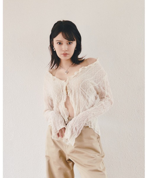 LILY BROWN(リリーブラウン)の「ランダムプリーツカーディガン(カーディガン/ボレロ・レディース・ブラック/オリーブ/アイボリー・F)」の1枚目の写真