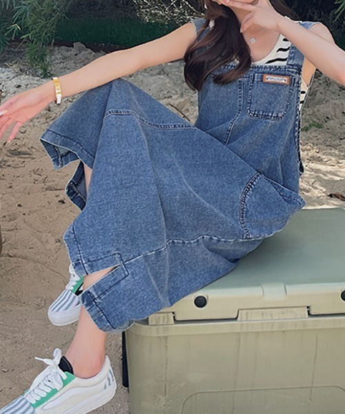 FAVORITO(ファヴォリート)の「デニムサロペットワンピース(ワンピース・レディース・ブルー・F)」の8枚目の写真