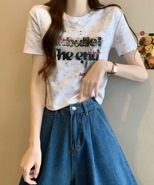 2ly2(トゥーリートゥー)の「ヴィンテージ風ロゴプリント クロップドTシャツ 半袖 コンパクトトップス(Tシャツ/カットソー・レディース・ブラック/ベージュ/グレー/ホワイト・FREE)」の8枚目の写真