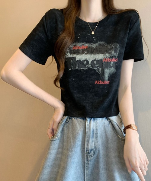 2ly2(トゥーリートゥー)の「ヴィンテージ風ロゴプリント クロップドTシャツ 半袖 コンパクトトップス(Tシャツ/カットソー・レディース・ブラック/ベージュ/グレー/ホワイト・FREE)」の11枚目の写真