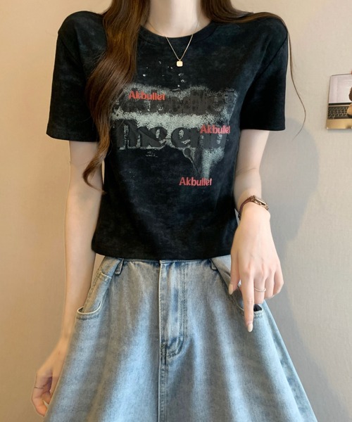 2ly2(トゥーリートゥー)の「ヴィンテージ風ロゴプリント クロップドTシャツ 半袖 コンパクトトップス(Tシャツ/カットソー・レディース・ブラック/ベージュ/グレー/ホワイト・FREE)」の13枚目の写真