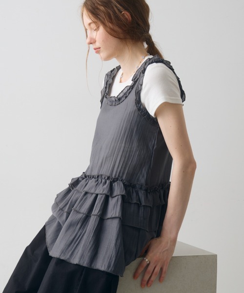 Crisp(クリスプ)の「frill design sheer tunic / フリルデザインシアーチュニック(チュニック・レディース・ダークグレー/ホワイト・FREE)」の2枚目の写真