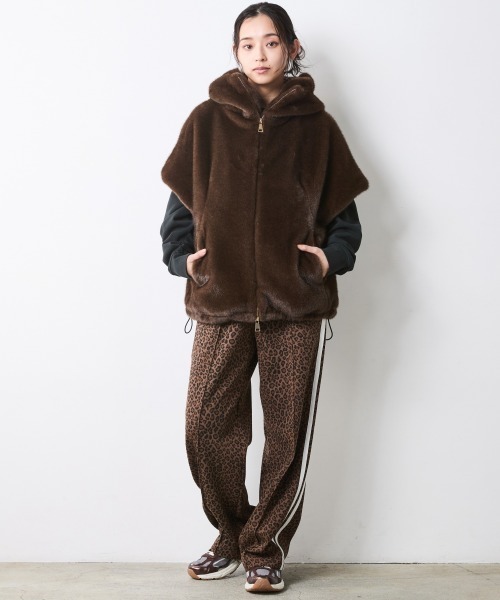 CHIC STYLE(シックスタイル)の「フェイクファーベスト<大きいサイズ有>シックスタイル(ベスト・レディース・グレー系/ブラウン系・M/L/LL/3L/4L/5L)」の11枚目の写真