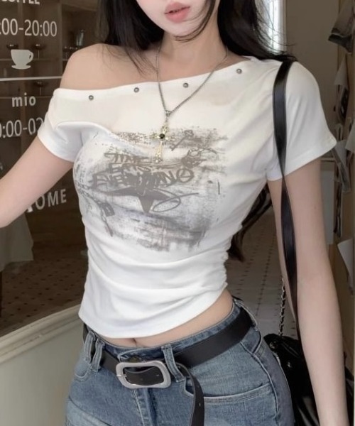LADY LIKE(レディライク)の「スタッズ付きワンショルダーTシャツ(Tシャツ/カットソー・レディース・ホワイト/ブラック・M)」の2枚目の写真