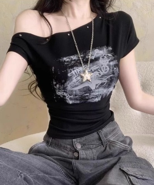 LADY LIKE(レディライク)の「スタッズ付きワンショルダーTシャツ(Tシャツ/カットソー・レディース・ホワイト/ブラック・M)」の3枚目の写真